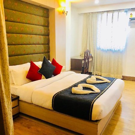 Hotel Prag Continental Guwahati Exteriör bild