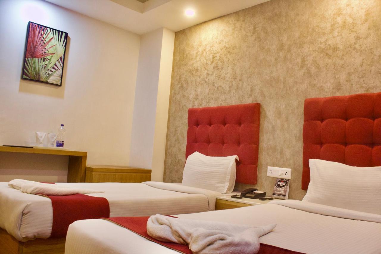 Hotel Prag Continental Guwahati Exteriör bild