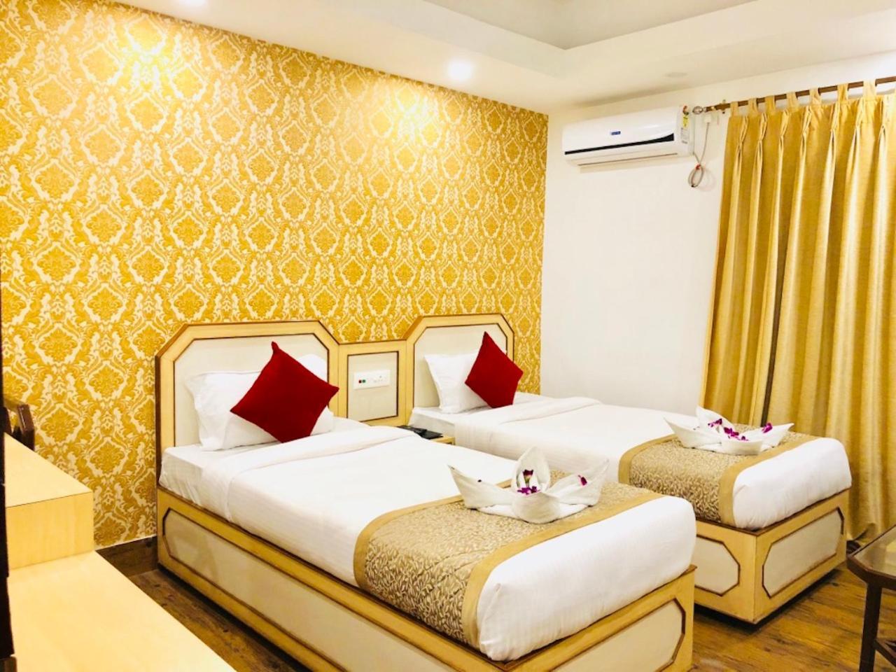 Hotel Prag Continental Guwahati Exteriör bild