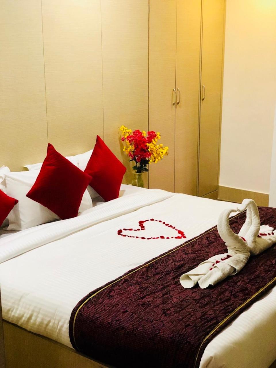 Hotel Prag Continental Guwahati Exteriör bild
