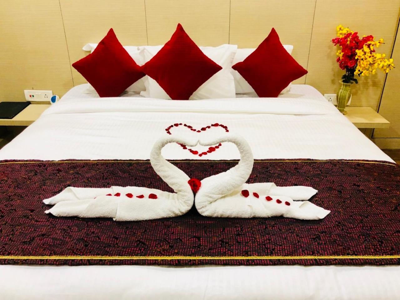 Hotel Prag Continental Guwahati Exteriör bild