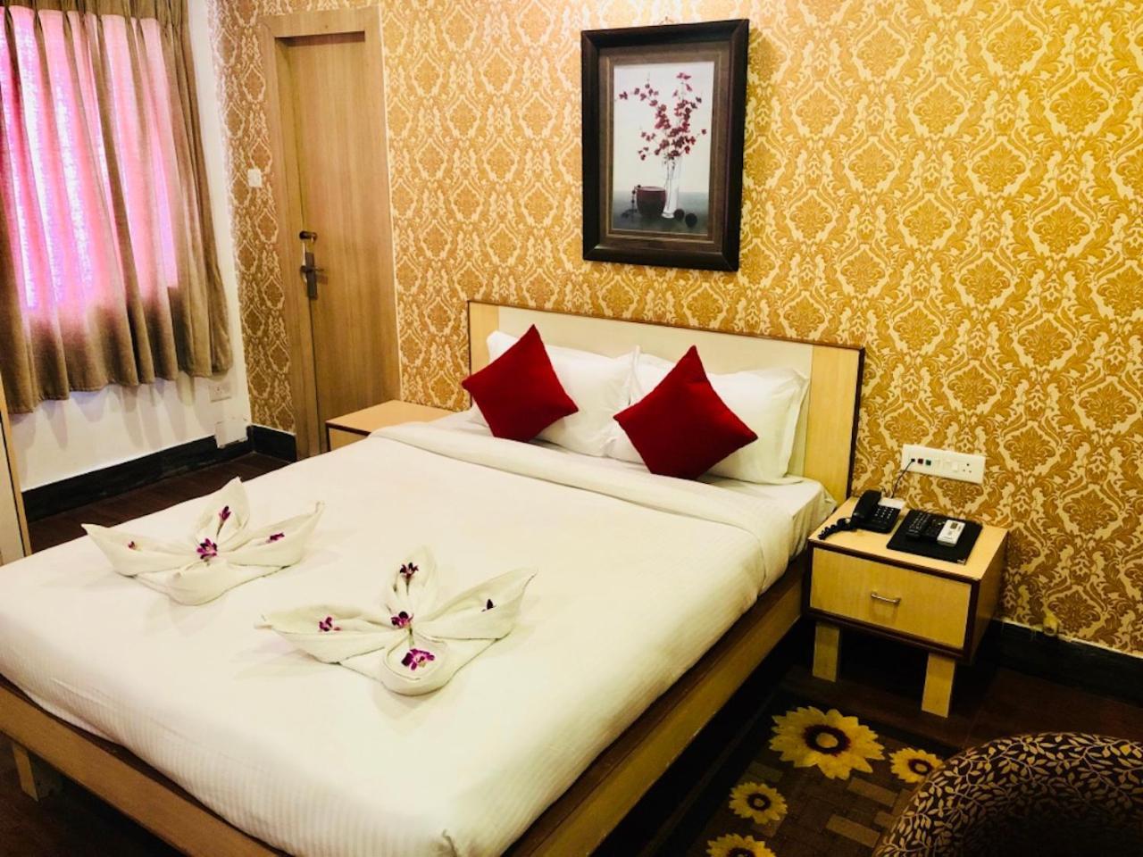 Hotel Prag Continental Guwahati Exteriör bild