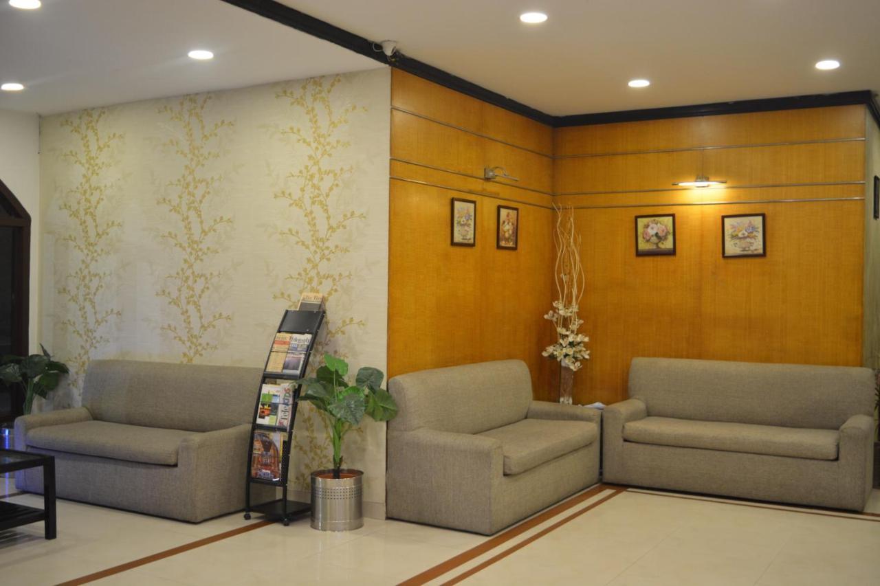Hotel Prag Continental Guwahati Exteriör bild
